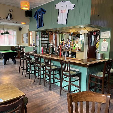 הארוויץ' Shakers Inn מראה חיצוני תמונה